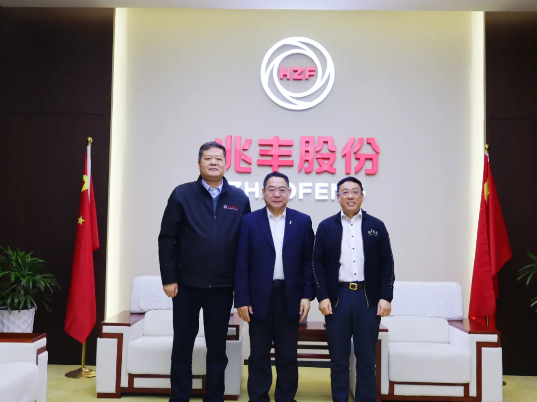 El Dr. Zhang Yilin, director ejecutivo de Schaeffler Greater China, visita Zhaofeng Co., Ltd.